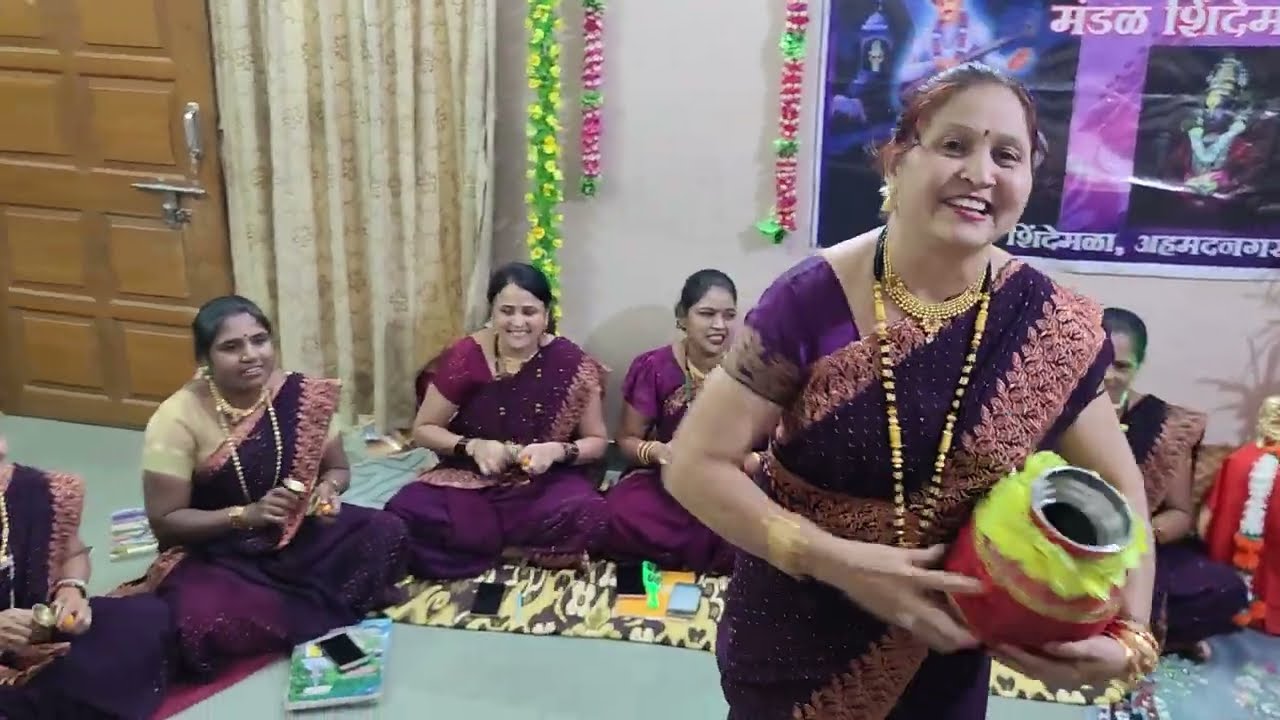 दही घ्या कुणी दूध घ्या कुणी गौळण 😍🌹😊