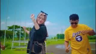 Tabola Bale - Silet Open Up (feat. Jacson Zeran, Juan Reza & Diva Aurel).