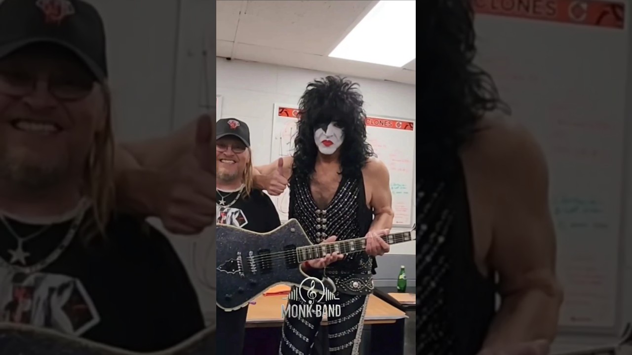 Пол Стэнли встречает своих поклонников 