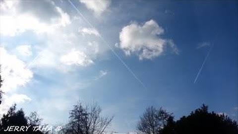 Timelapse of Contrails With Beautiful Clouds Moving In Two Directions!