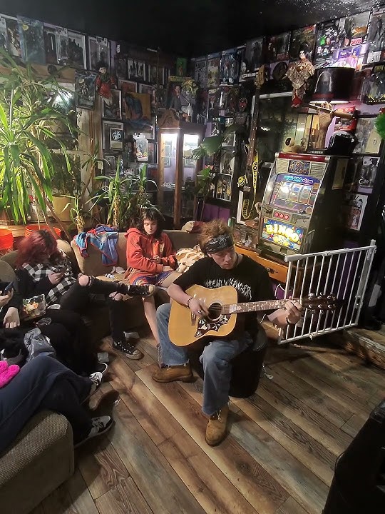 Zinan playing some acoustic #gutiar #acoustic #zinan