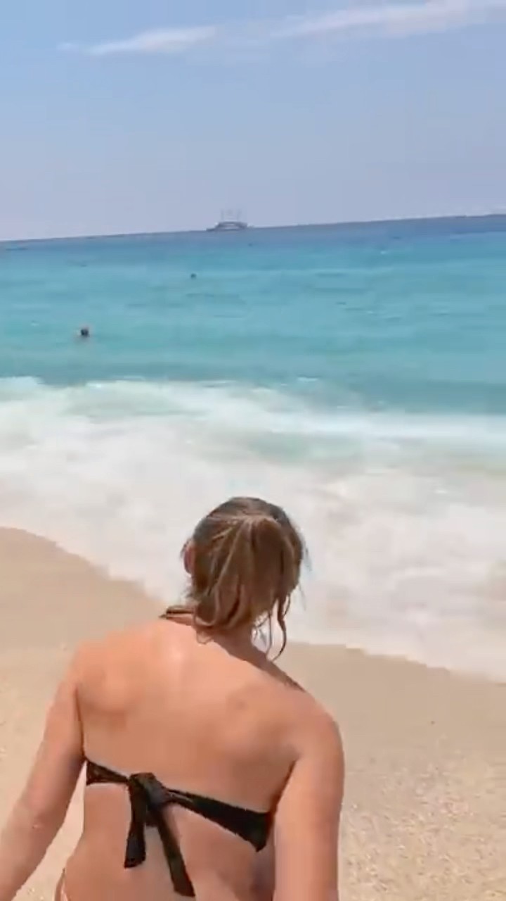 ?? Cleopatra Beach
