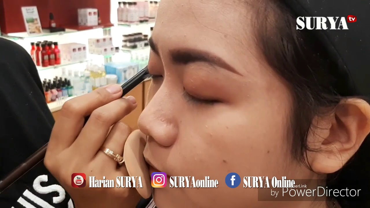 Merias Wajah Dengan Warna Merah Dan Gold Khas Imlek Youtube