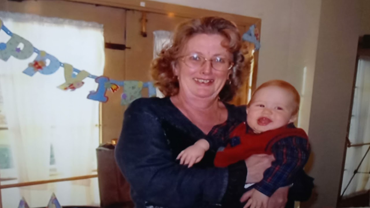 GAIL BEVERLY REYNOLDS FUNERAL - YouTube(04)