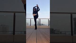 Leg balance yoga | ADVANCE YOGA | #calisthenics #yoga #shorts
