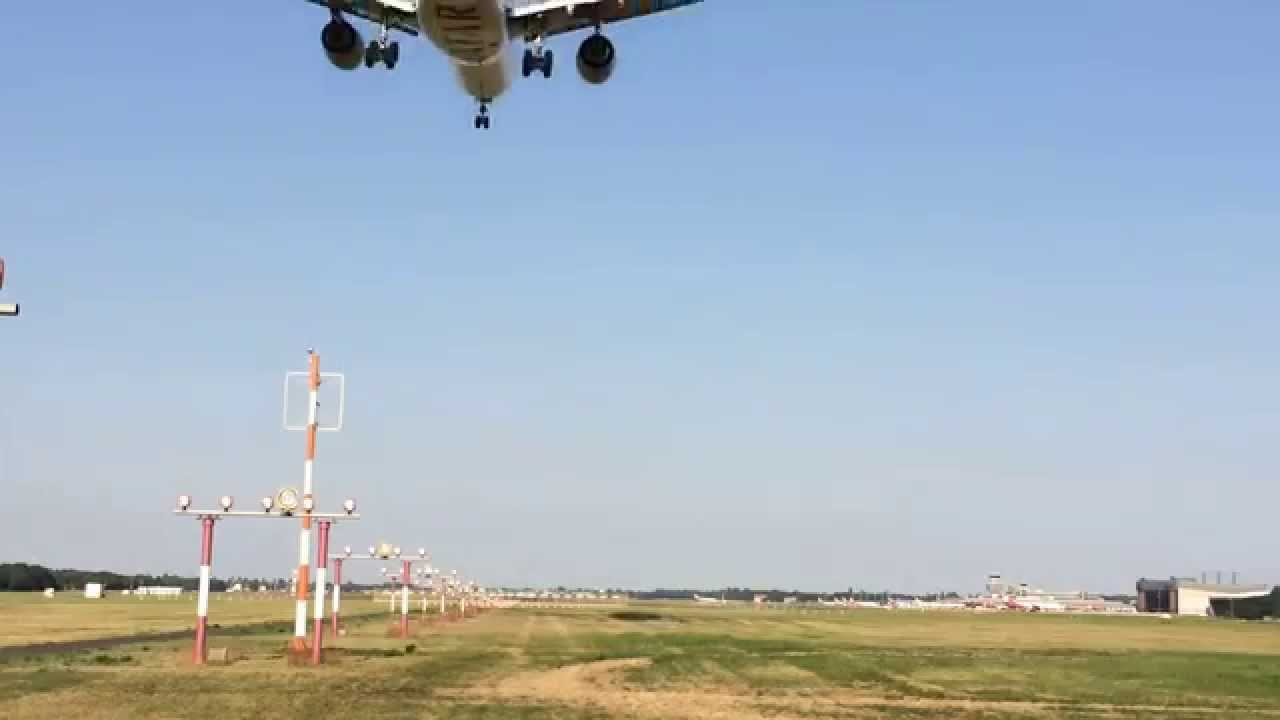 Landung auf Berlin Tegel (aus Spandau kommend) - YouTube