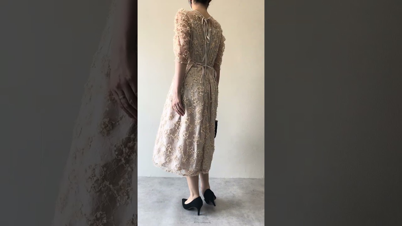 ベージュのフラワーエンブロイダリーレースドレス[M] Select Shopの