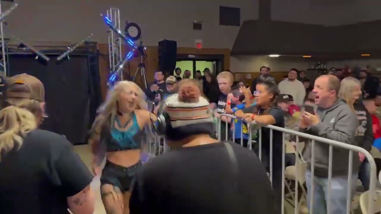 The Scream Queen Tori Fox Enters The Building At Uprising 7. 12-5-25