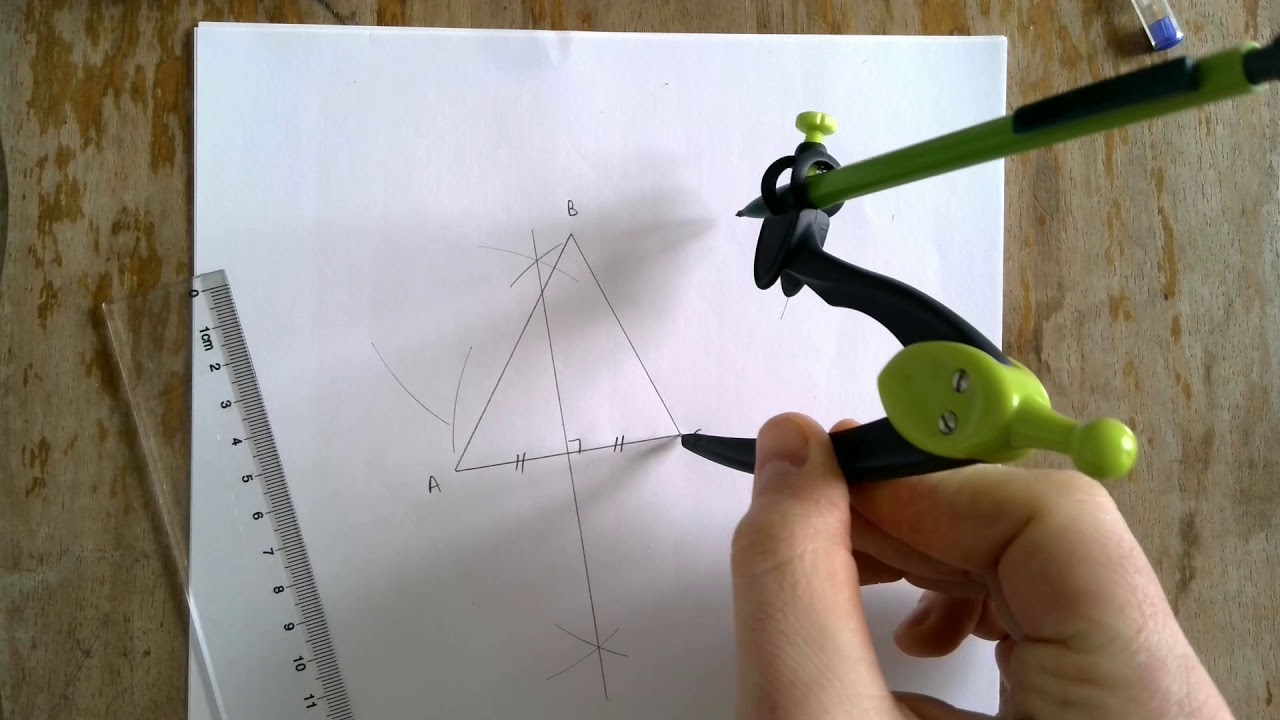 Comment tracer les 3 médiatrices d'un triangle ? - #2