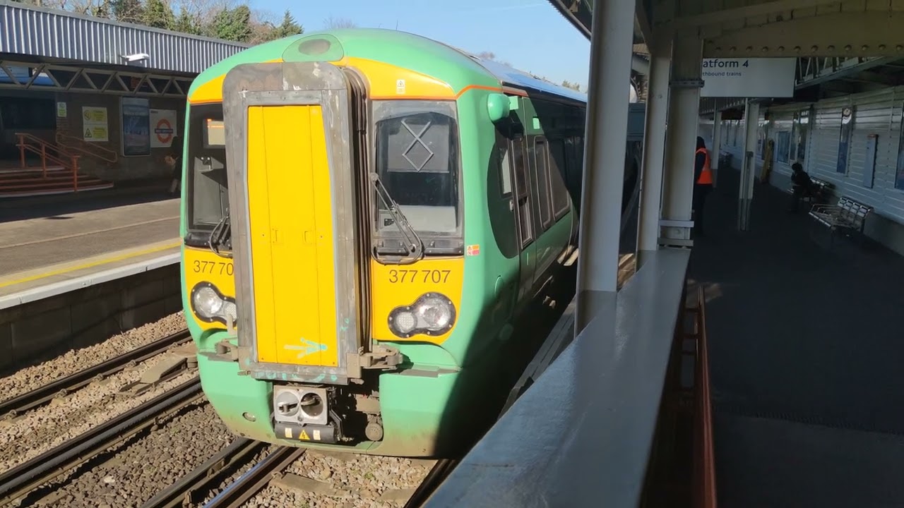 Southern Class 377 departing West Croydon