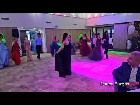 Валс и пасо добле, а не чалга за тези бургаски абитуриенти - YouTube