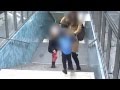 В метро Стокгольма мигрант избил женщину с двумя детьми