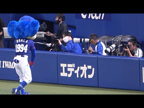 ファンクラブユニドアラをカメラに収める岡田さん&森本カメラマン (2023/06/23)