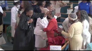 🔥 SHE COULDN'T READ THE SCRIPTURE - COGIC Women's Convention Praise Break (2024)