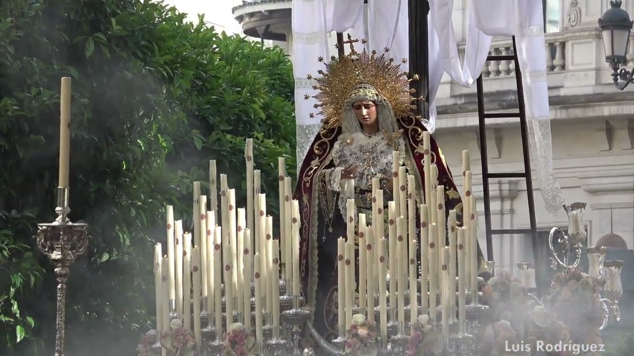 Procesion Triunfal de Glorias ViRGEN DE LOS DESAMPARADOS de Alcosa / Semana Santa de Sevilla 2025