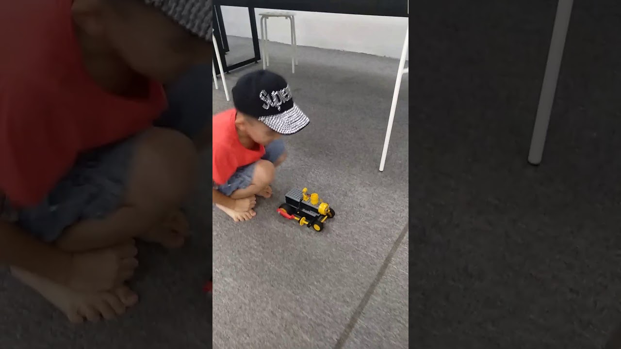 Смотреть «Lego tàu hỏa» на YouTube Смотреть «Lego tàu hỏa» на YouTube