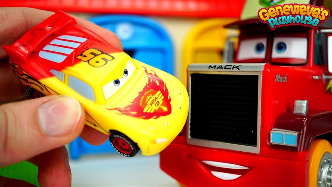 Play with Toy Cars with Color Changers and Lifting Truck
