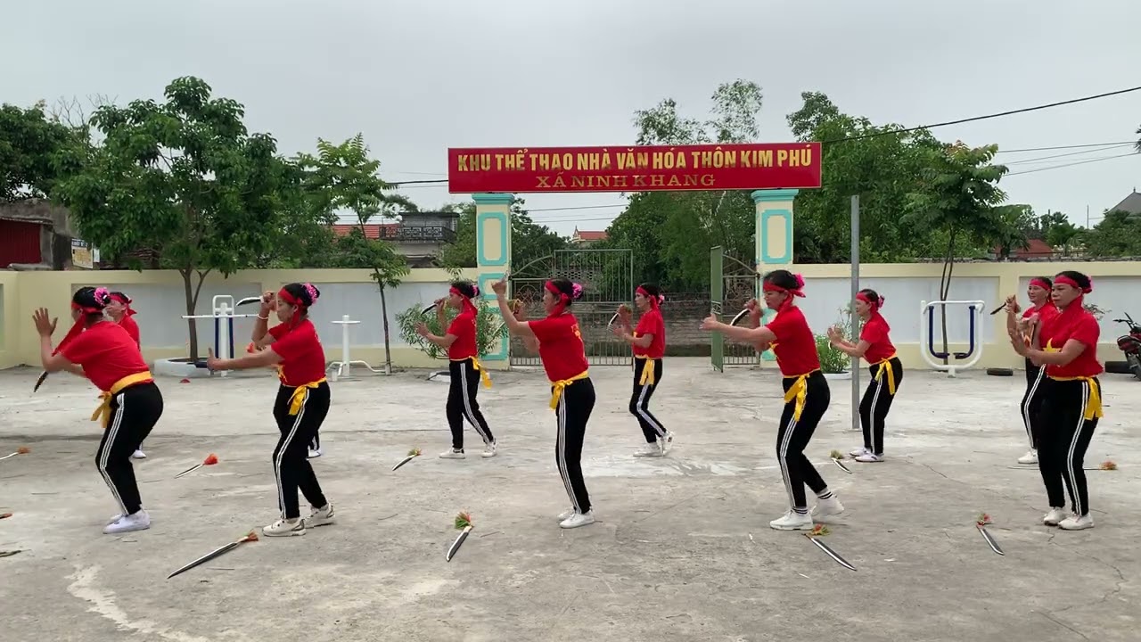 ngày 24 tháng 4, 2022 múa Kiếm, găm, võ nữ CLB thôn Khánh Trung