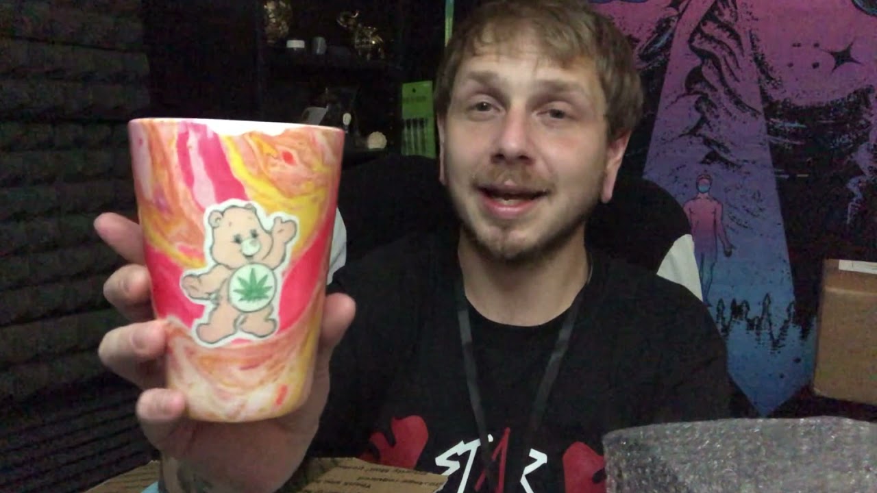 YOUR MOMS BOX "A HIPPY AND A MYSTERY BOX" (FEAT. HYDRO HIPPY & HEMPERIAL LEAF)(UNBOXING)(GIVEAWAY)