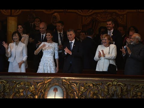 Macri llora en el cierre de la gala del Teatro Colón