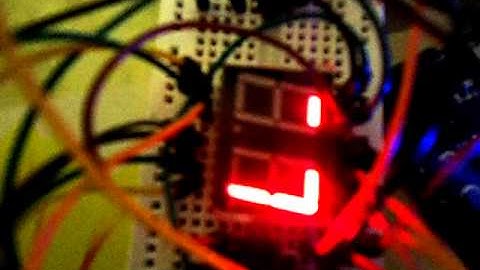 Cycling snake on 2-digit 7-segment display.AVI