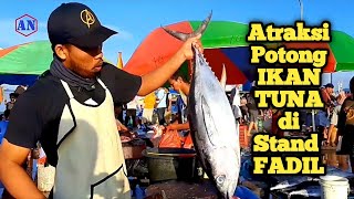 Atraksi Potong Ikan Tuna di Stand Fadil Jembatan Puri Kota Sorong