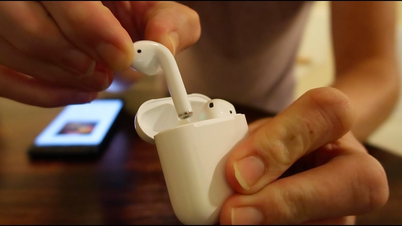 Apple AirPods: handy control tip - YouTube