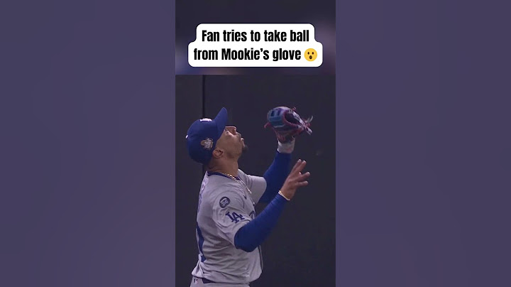 This fan tried to steal the ball from Mookie Betts' glove 😲 #shorts