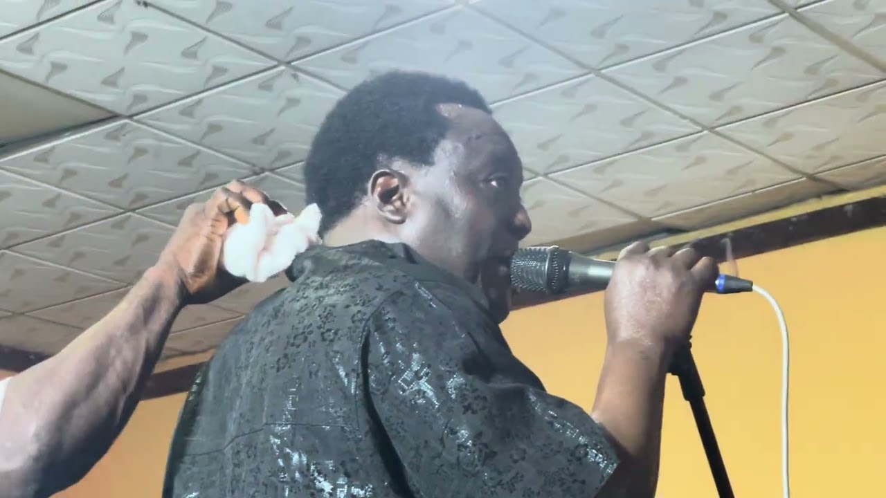 King Dr Saheed Osupa  Live @ NPA Club Surulere Lagos 4 Rasheedah Amowi