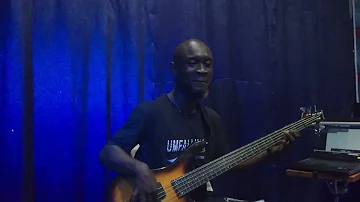 THIS GUY IS ON FIRE!!!!🔥🔥🔥 siyabonga bass cover by dbass  #bass #basscover #siyabonga #dbass
