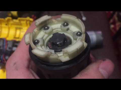 Шуруповерт STANLEY STCD1081B2-RU небольшой обзор внутренностей