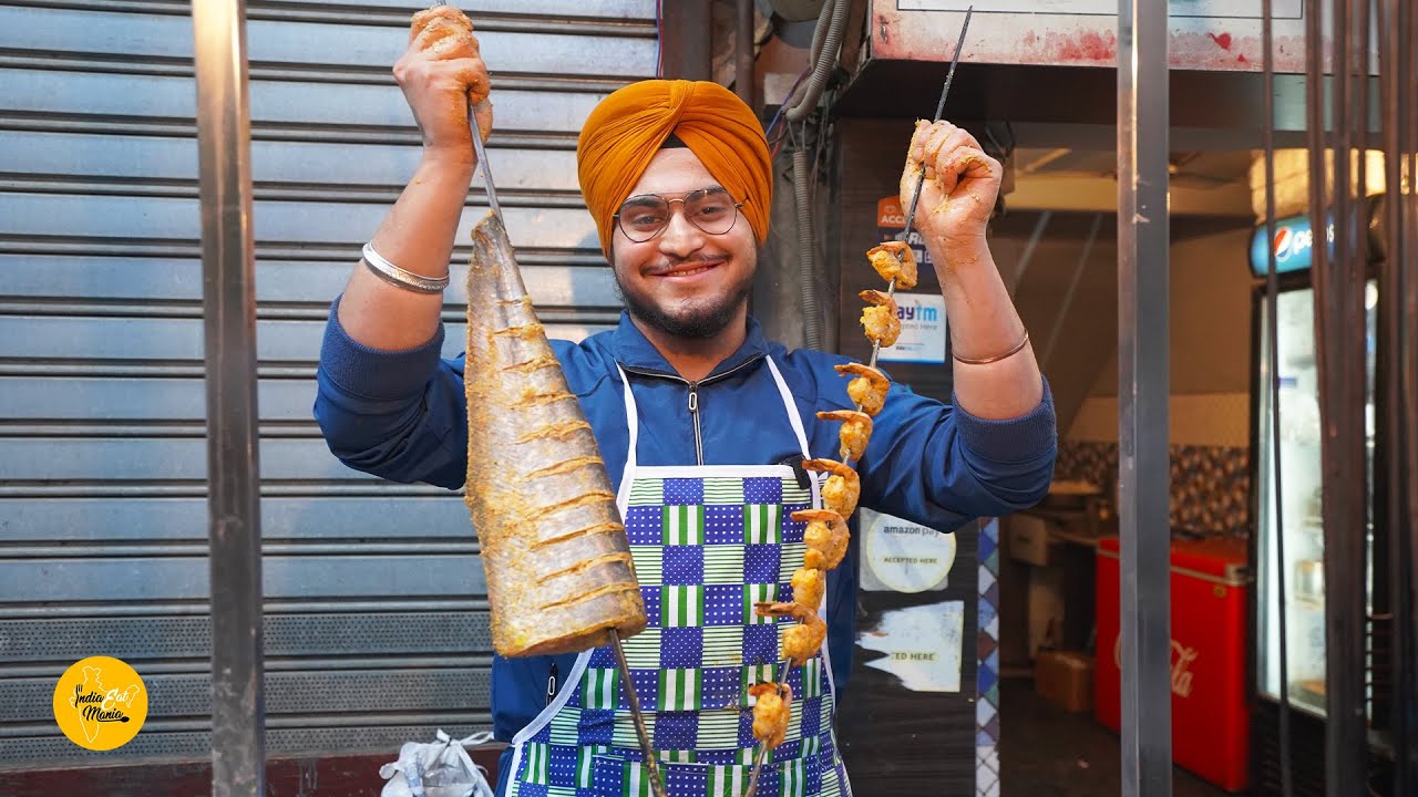 Most Famous Bindra Fauji Pomfret Fish Fry & Prawns In Ludhiana Rs.600/- Only l Ludhiana Street Food | INDIA EAT MANIA