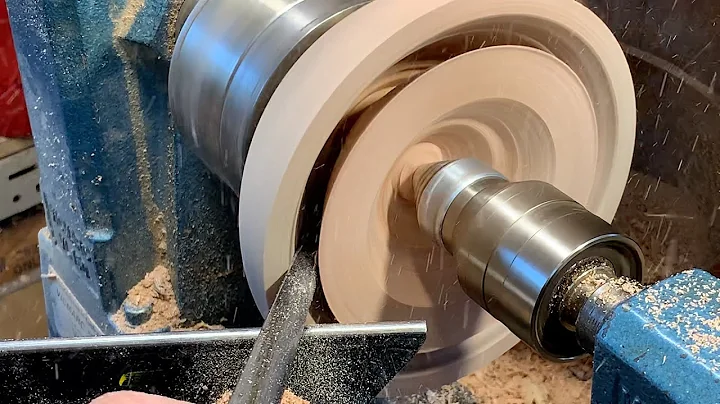 Richard Raffan shows his slicer tool close up and two ways of nesting bowls