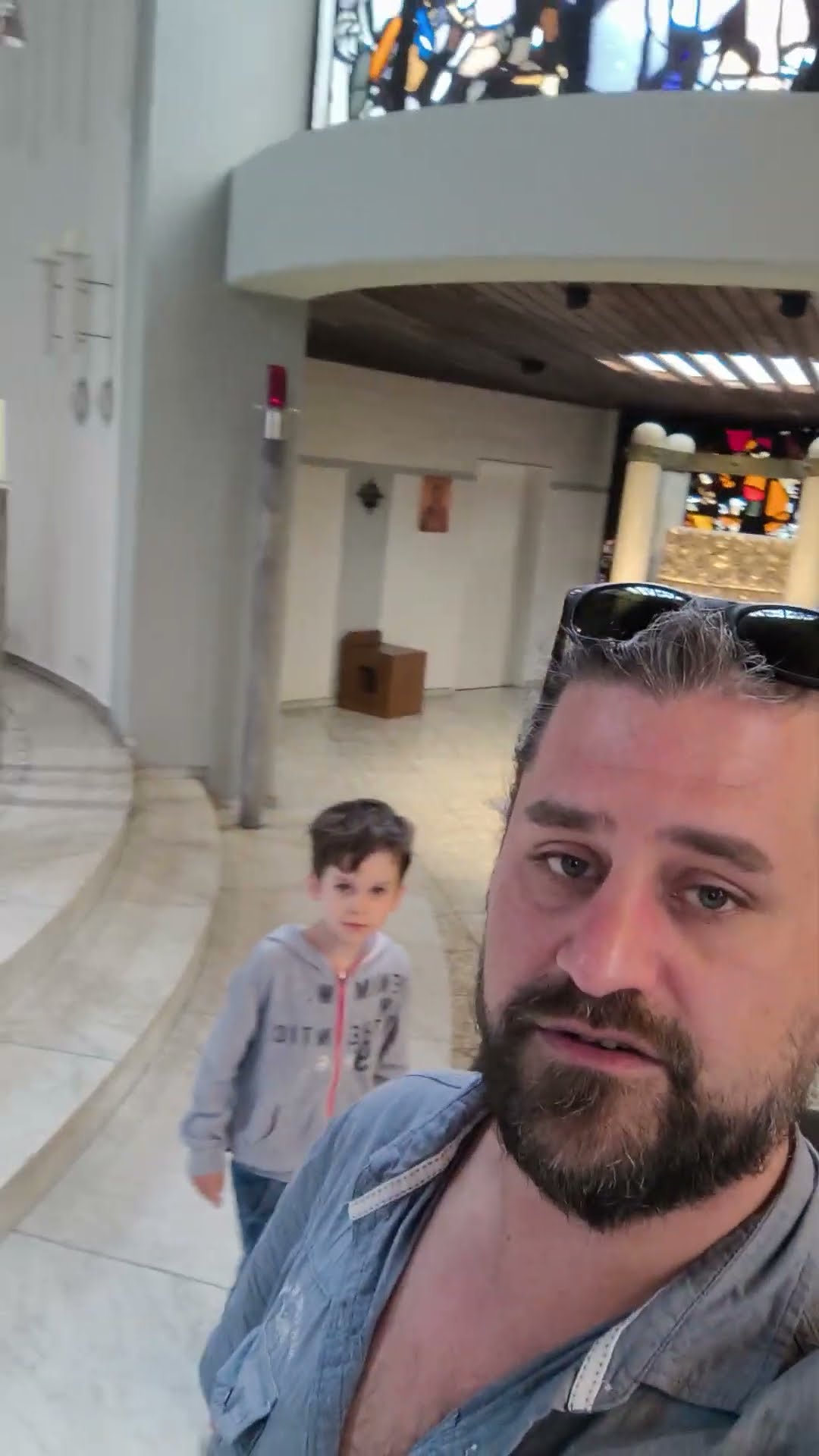 Levi und Papa Zeit . Gleich erstmal Spaghetti 🍝 mit Tomatensoße VEGAN 😁 ...