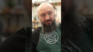"Це було наосліп", – незрячий ветеран навчав гончарства вокалістку гурту «ДахаБраха»
