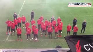 BARI-FOGGIA, LA CARICA DEI TIFOSI ROSSONERI.