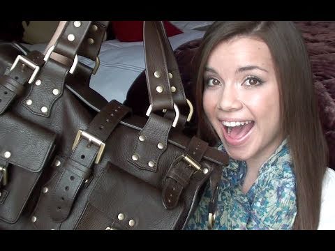 What's in my Bag?! (+Prada 'Double Bag' Review!)