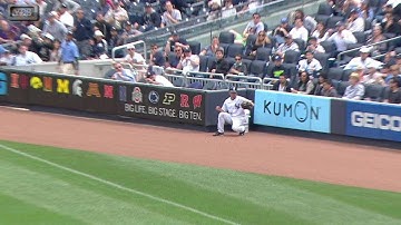 BAL@NYY: Yankees ballboy makes a nice grab on foul