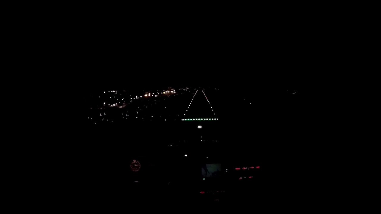 Cessna 172S Night Landing - Moncton CYQM