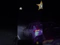 Manejaba en sentido contrario en la carretera y evadió a la policía: La atraparon al chocar su auto