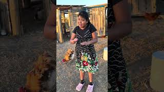 La yuyu dando tips de gallinas 😊🤗
