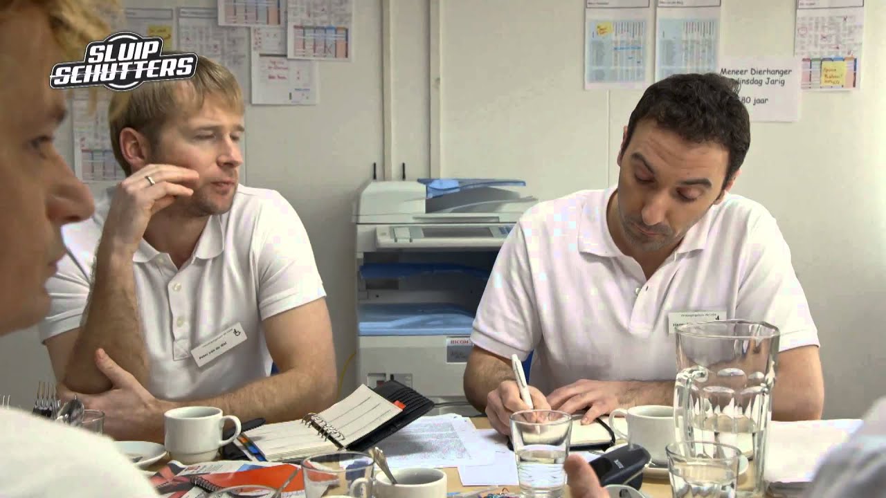 Overleg over de bewoners. - Sluipschutters