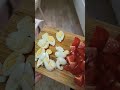 Рецепт цезарь-ролл с креветками и соусом песто
