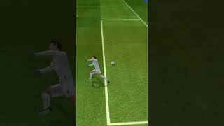 Luka Modric Topu Çizgiden Çıkarıyor