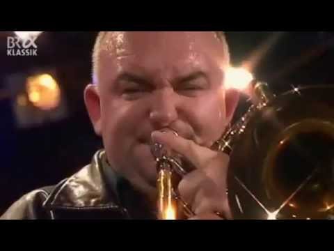 Video: Skillnad Mellan Trumpet Och Trombon