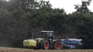 CLAAS XERION 3800 TRAC VC + MAISAUSSAAT 2015 - Agrarservice Straub