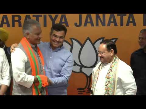 Former Congress leader Shri Sunil Jakhar joins BJP at party headquarters in New Delhi.