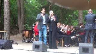 SINNEKEAR konsert   'Knoopkes'     Piter Wilkens en Inez Timmer