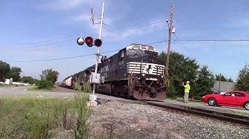 C40-9W/SD70M-2/C40-9W Leads NS E49 into Town