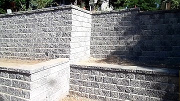 Bloomfield Hills Unilock Pisa 2 Retaining Walls